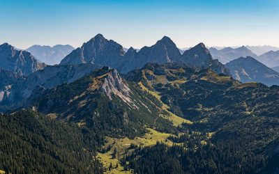 Gemütlich Wandern durch unberührte alpine Natur