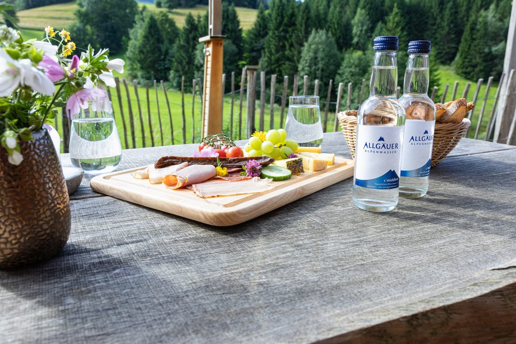 Jause auf Terrasse in Jungholz