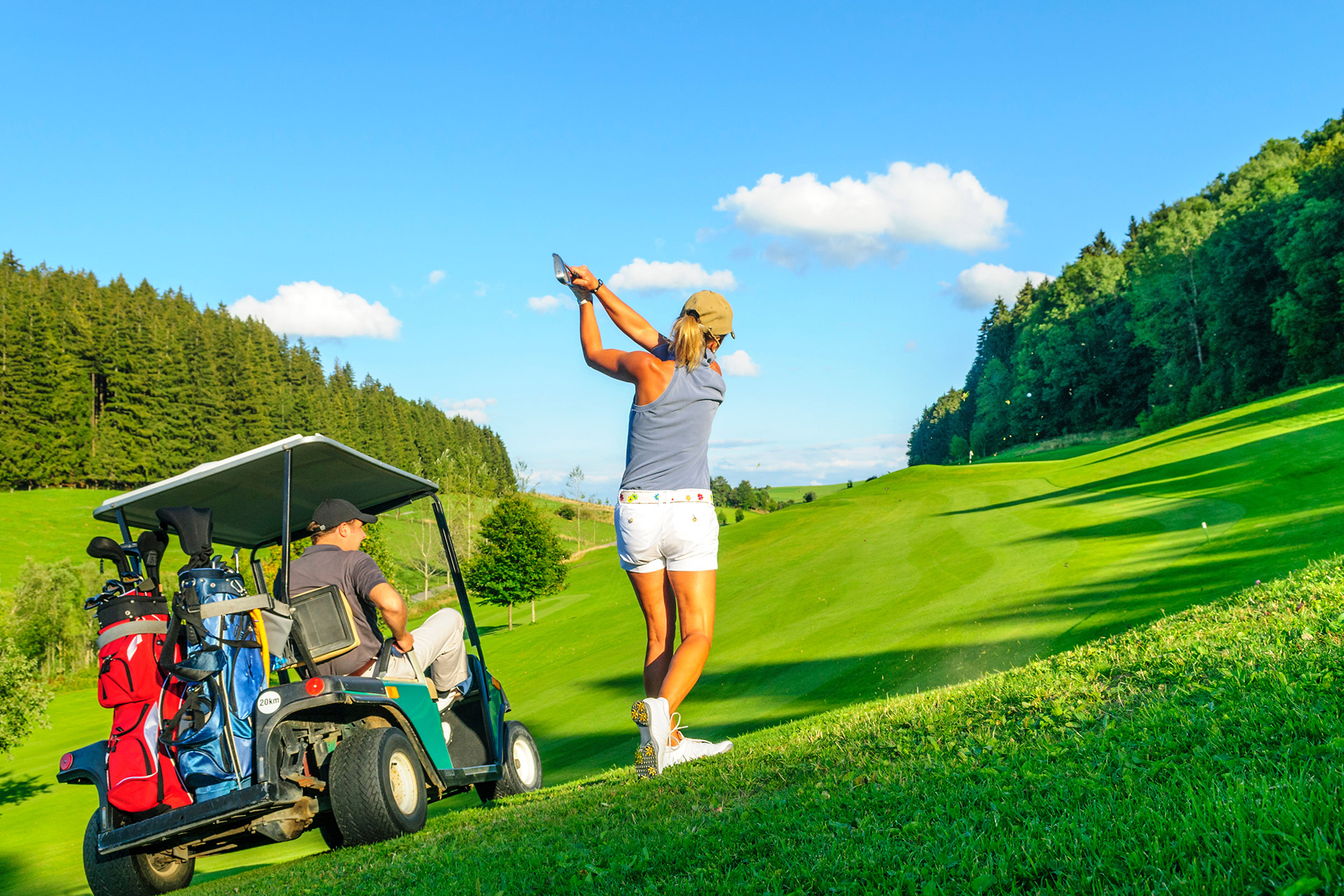 Golfspielerin im Tannheimer Tal